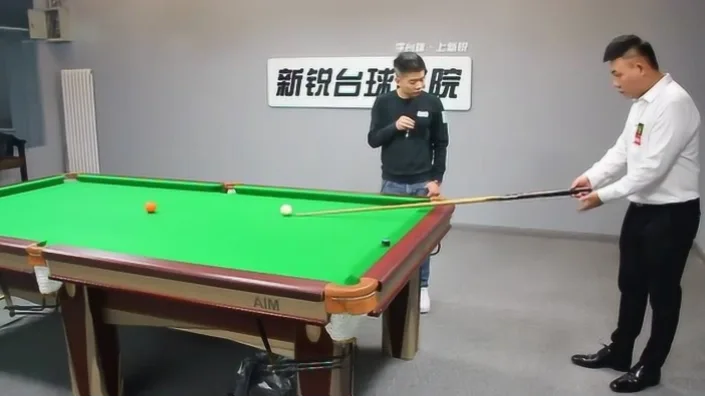 如何用精准站位和横移破解内线背身单打？